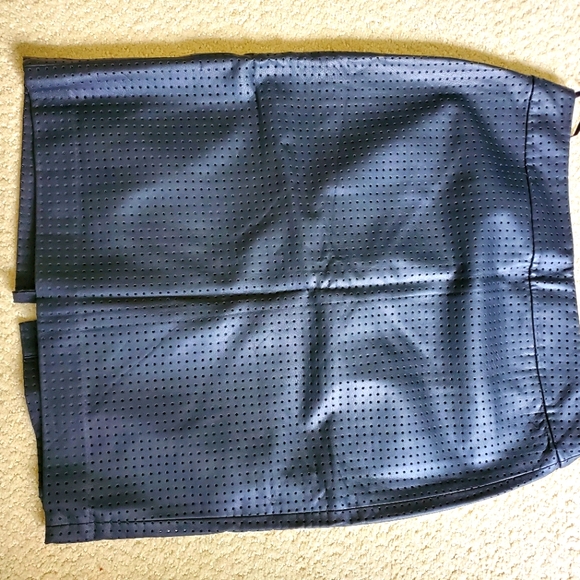 Dresses & Skirts - NWT Banana Republic Leather Skirt